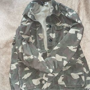 Camouflage lightweight jacket